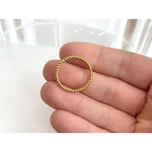 Braided Rope Minimalist 90's Gold Toned Costume Jewelry Vintage Ring - sz 7.75 - Picture 3 of 7